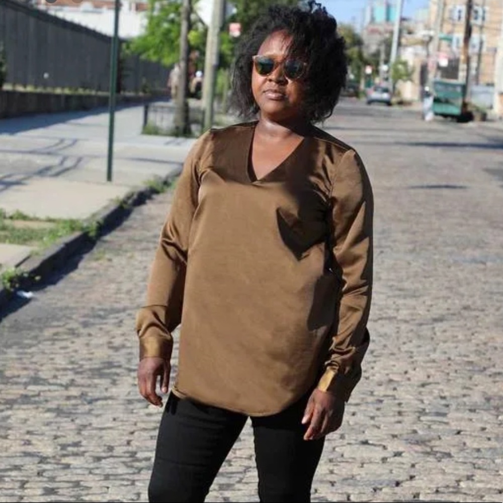 UNIVERSAL STANDARD EVA SATIN V-NECK BLOUSE CARAMEL SZ 2XS ( 6-8 ) - Picture 7 of 13